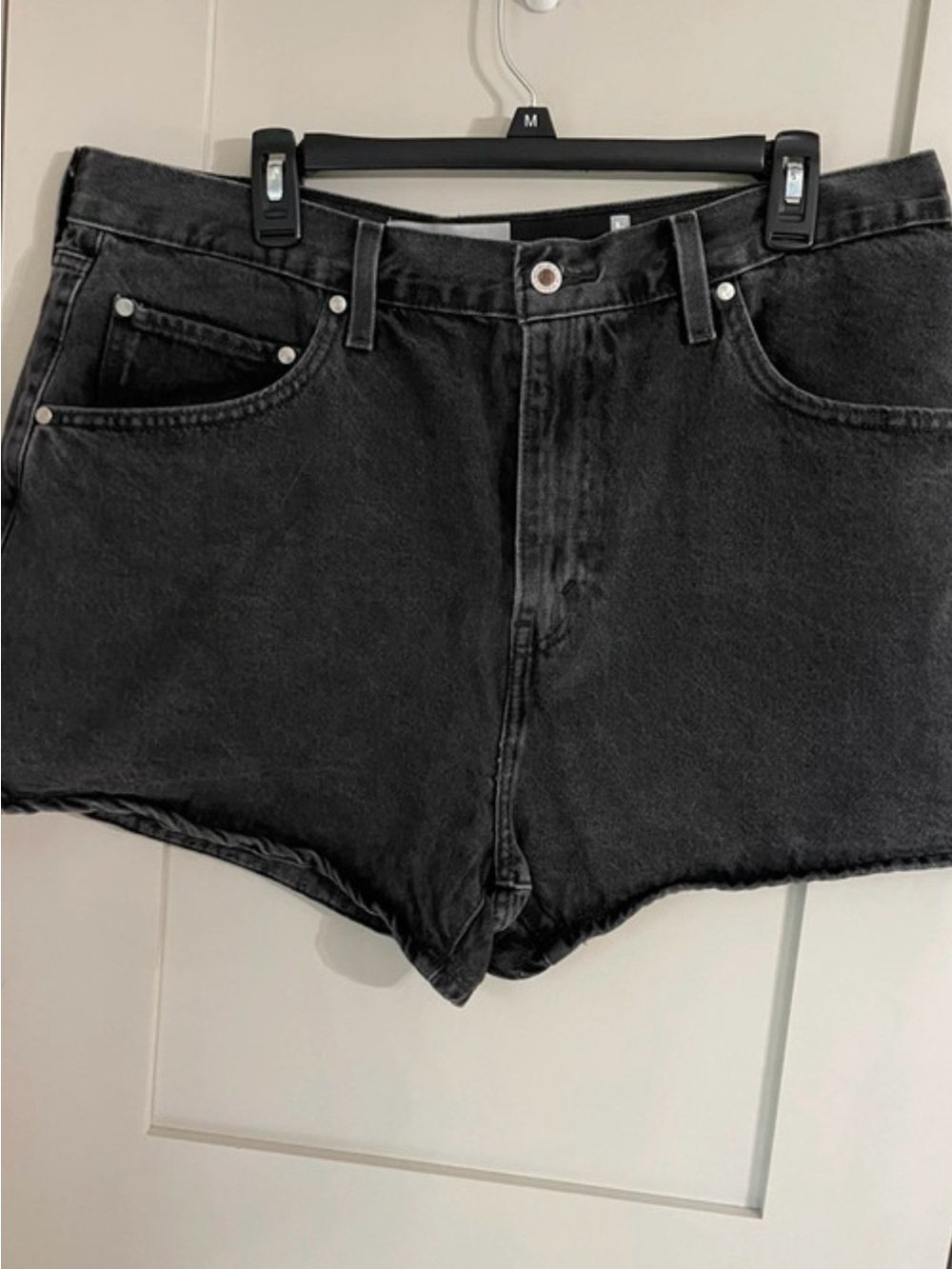 Levi's Silver Tab Faded Black Denim Retro High Rise Mom Shorts Size 34